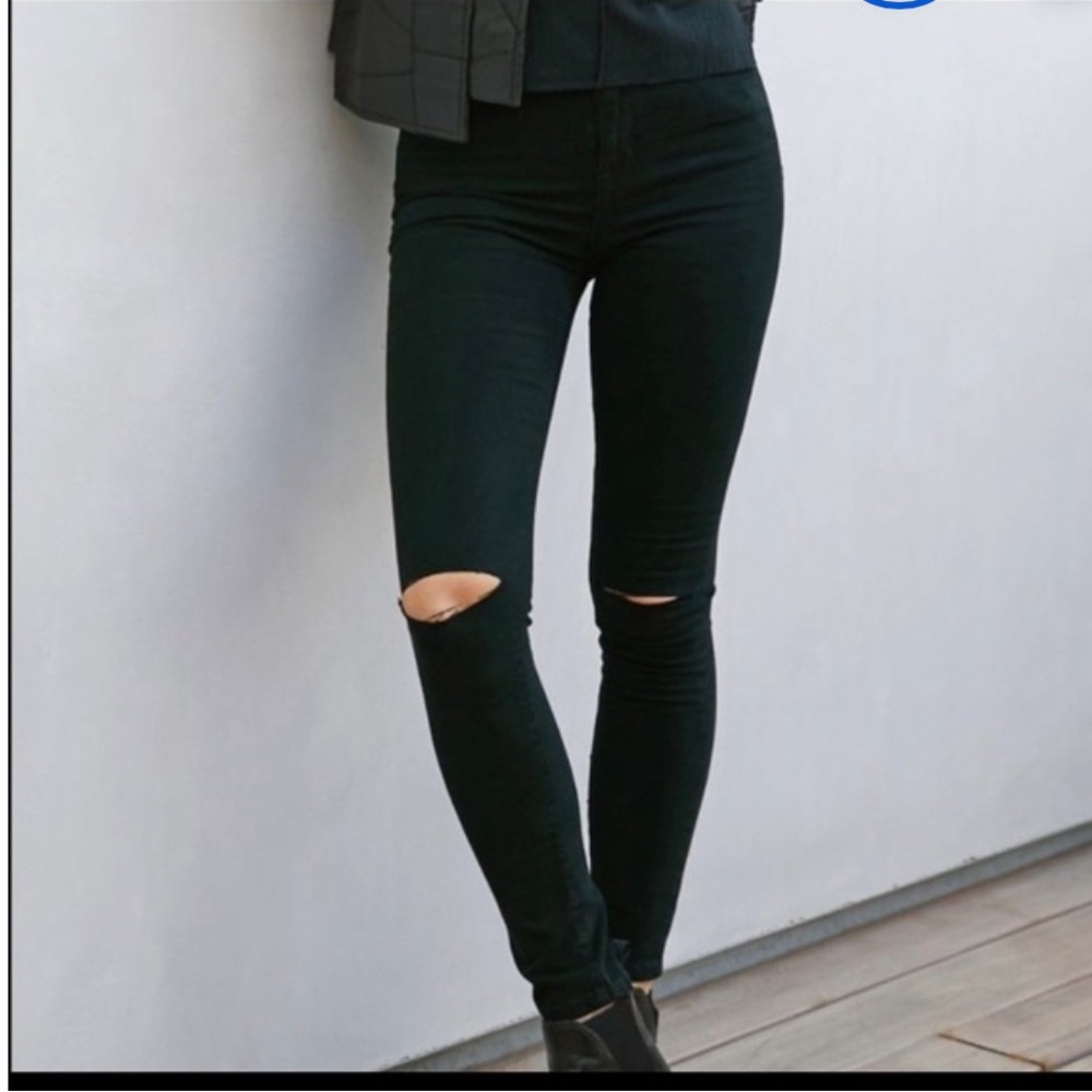 Urban outfitters BDG black skinny rips on knee jeans